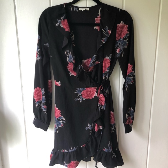 Flowy floral wrap dress. - Picture 1 of 3